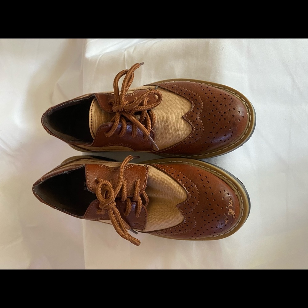Boys wingtips